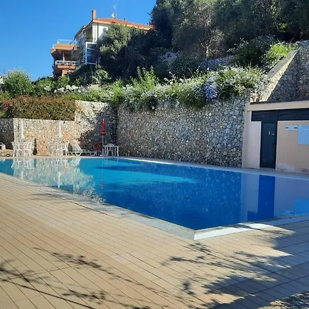 Nuccia - Box Auto Gratuito E Biancheria Inclusa * Pietra Ligure